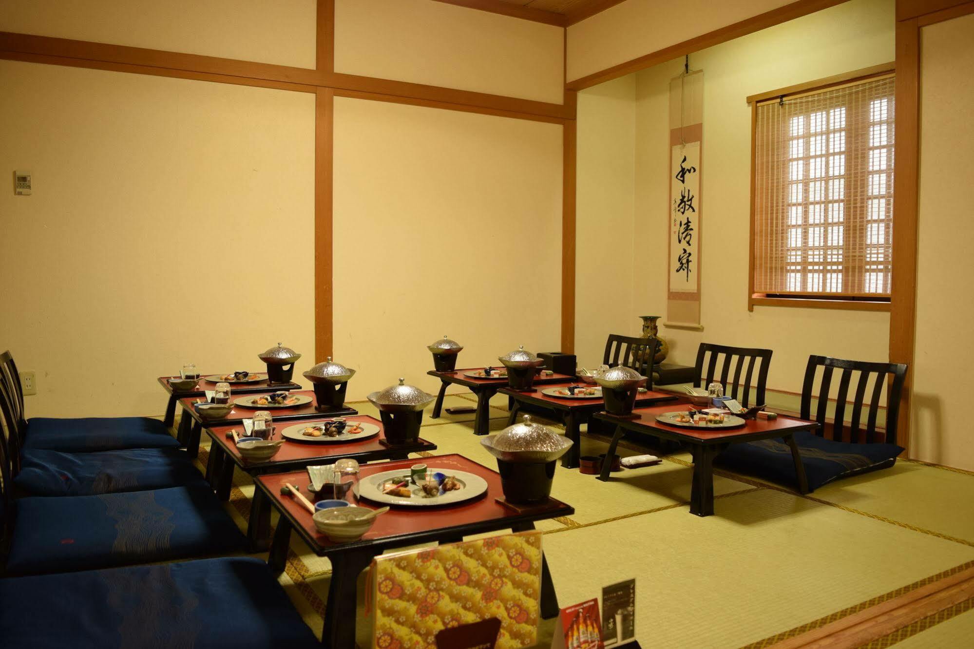 Akita Onsen Satomi Hotel Exterior photo